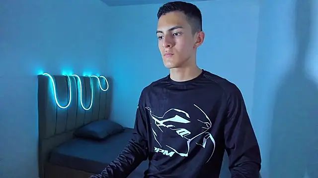 Matiius18's Live XXX Chat
