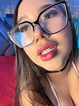 LylaLee111 现场XXX聊天