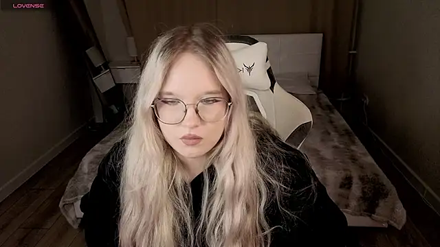 Czat XXX na żywo – Yungsatou