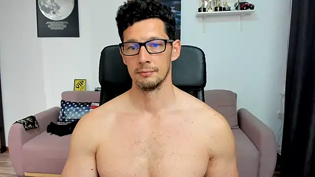 צ'אט XXX בשידור חי של BrutusK08