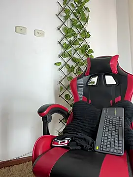 Chat +18 de NelModel1 ao vivo