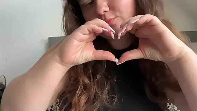 دردشة SummerHoney الجنسية المباشرة