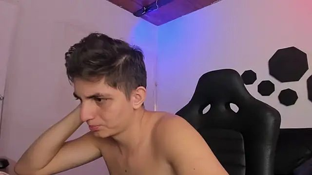 atilaepic Adlı Modelin Canlı XXX Sohbeti