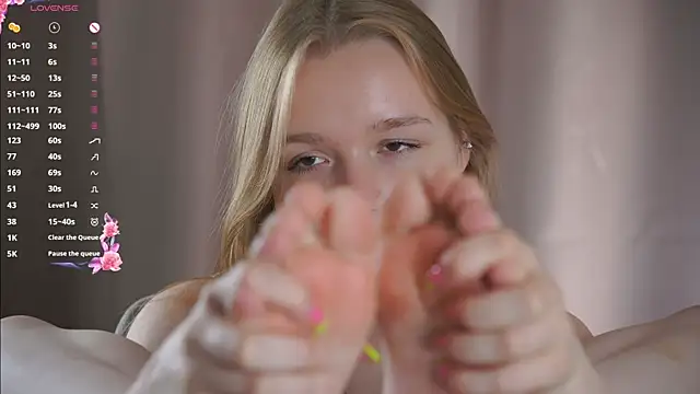VinnieSerrano élő XXX-chatje