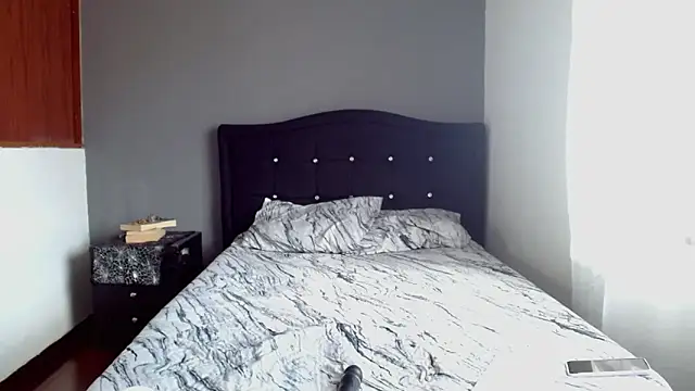 Emilia_1995's Live XXX Chat