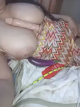 Pokazy przed kamerką – Lady_Queen-biggest-butt