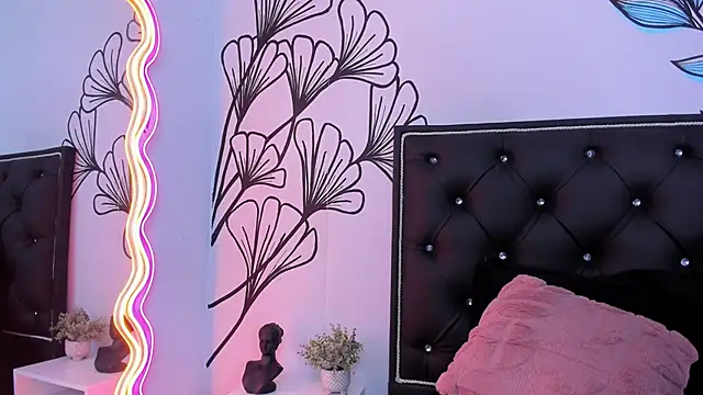 Chatroom XXX en direct de Sweet_Ariadna_