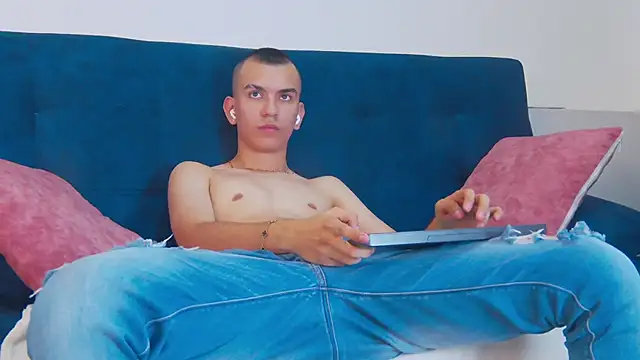 Czat XXX na żywo – Rowan_Cley
