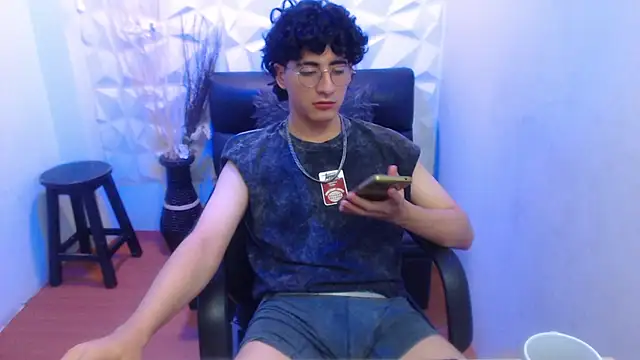 Czat XXX na żywo – Elliot_23