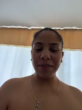 downsonMia Chat XXX live