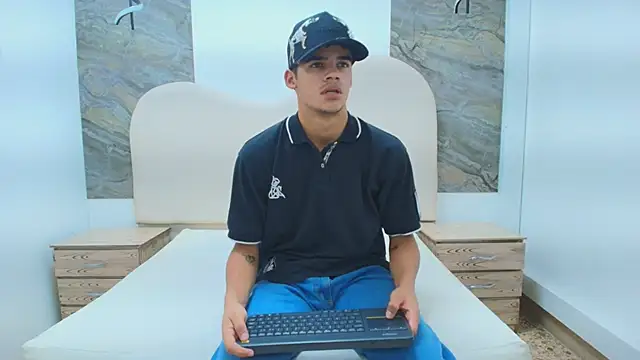samuel_wyatt Show Webcam