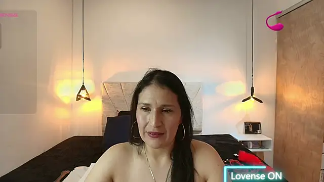 Chatroom XXX en direct de Barbara_fox__
