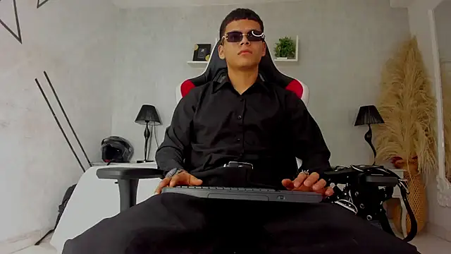 Chat XXX en directo de DylanRoyce_