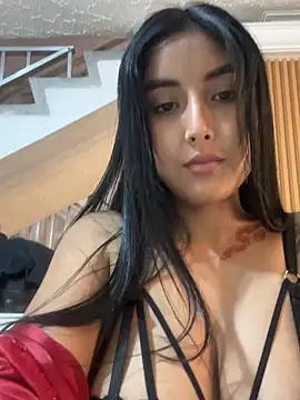 Alaia_22 Adlı Modelin Canlı XXX Sohbeti