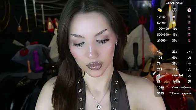 Chat +18 de MistressDarsy ao vivo