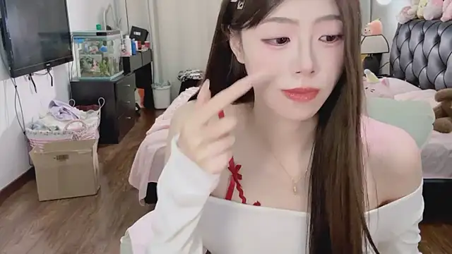 Evacute-top Adlı Modelin Canlı XXX Sohbeti