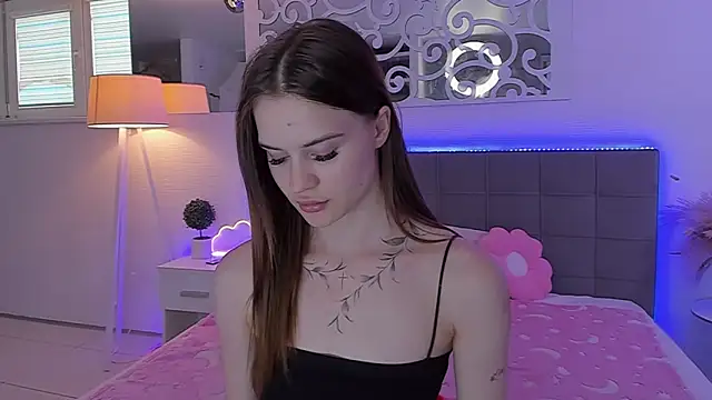 LuisaClover Adlı Modelin Canlı XXX Sohbeti