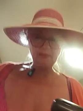 Chatroom XXX en direct de Hot-Muci