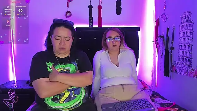 Онлайн чат XXX katieeandsharonn