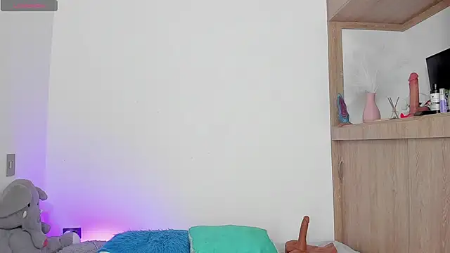 TianaGlow44's Live XXX Chat