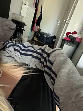 Hornyblond_Bella XXX чат на живо