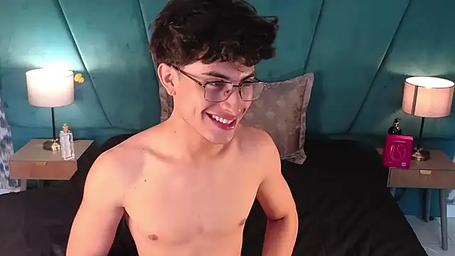 Aaron_Eze Adlı Modelin Canlı XXX Sohbeti