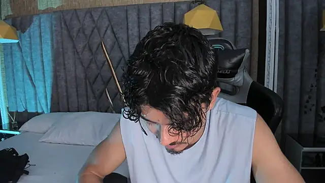 Chat +18 de NicolaiKarav ao vivo
