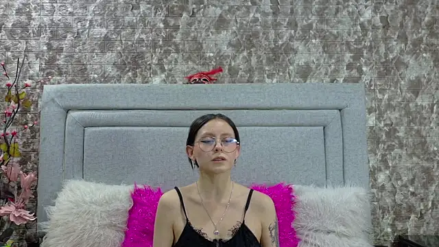 Chat +18 de Naomimolie ao vivo