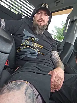 Beardedtattood élő XXX-chatje