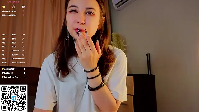 แชท XXX สดของ NerixalVire