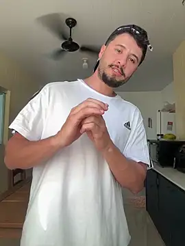 guzzfit élő XXX-chatje