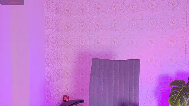 Mikavelvet08's Webcam Show