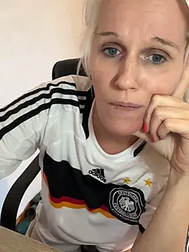 Tinny84 Live XXX-Chat