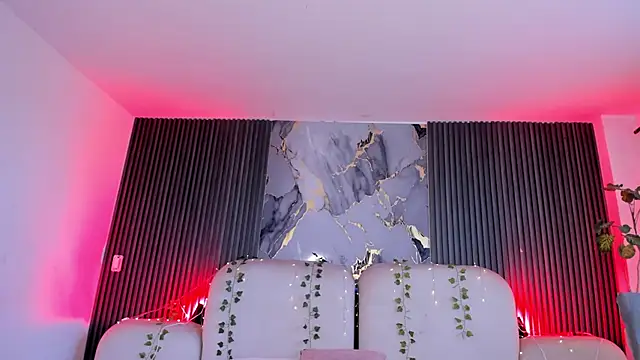 Chat +18 de CarolineFyre ao vivo