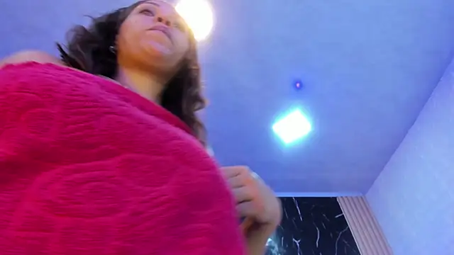 BustyGlow XXX чат на живо
