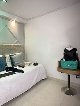 amara_queen_ Adlı Modelin Canlı XXX Sohbeti