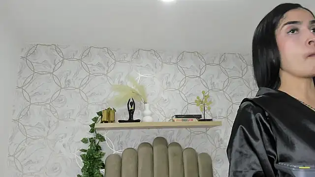 Chat +18 de luna_bellucci ao vivo