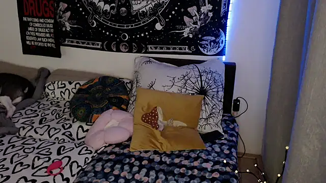 AlienforTwenty Chat XXX live