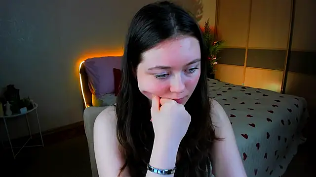 צ'אט XXX בשידור חי של AlluringLookk