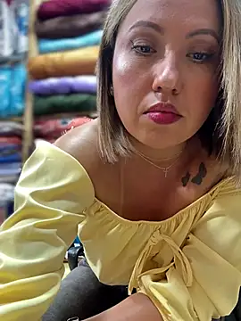 VIOLETA-25_ Adlı Modelin Canlı XXX Sohbeti
