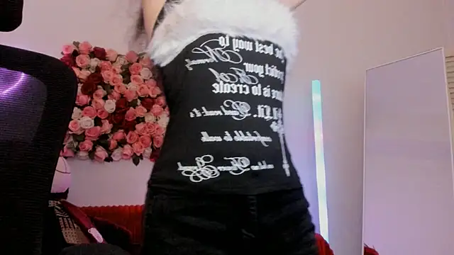 Elainebeness Adlı Modelin Canlı XXX Sohbeti
