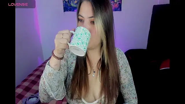 lunaa_rayy420's Live XXX Chat