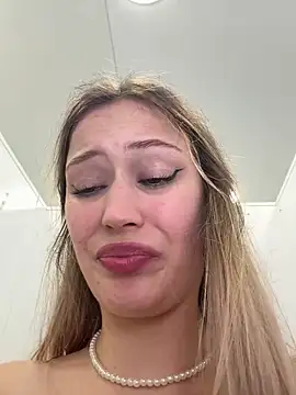 blonde_exe Adlı Modelin Canlı XXX Sohbeti