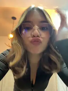 EmilyMiller_ 现场XXX聊天