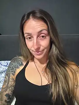 NicoleKaiser Adlı Modelin Canlı XXX Sohbeti