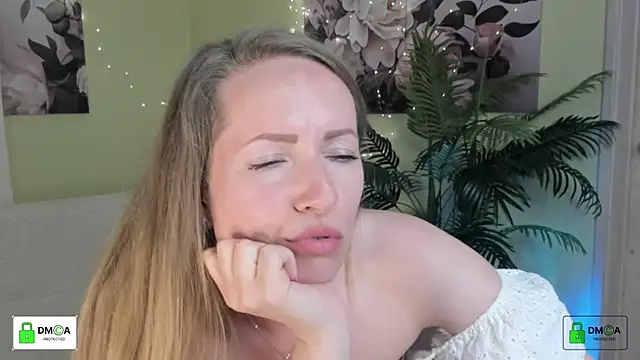 XXX chat uživo modela Queenymel