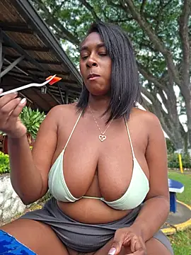 Chat XXX en directo de HanaThompson