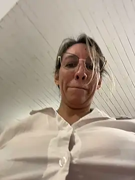 Gatitacarlita's Live XXX Chat