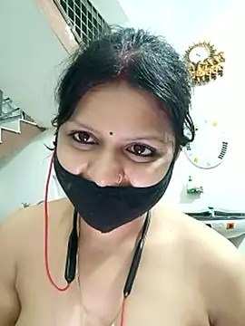 ZOYA-STRIP Chat XXX in diretta