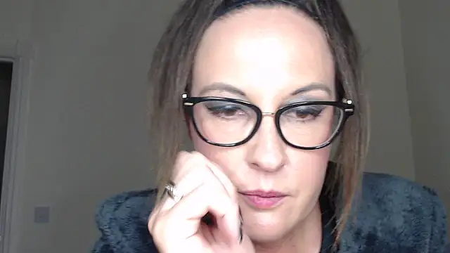 Humiliatrixxxx Chat XXX live